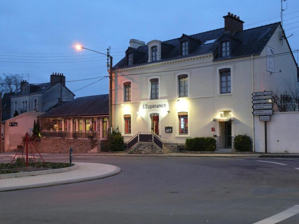 Hotel L'Esperance Vitre Bagian luar foto
